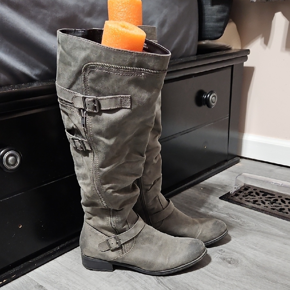 White Mountain Gray Heeled Boots